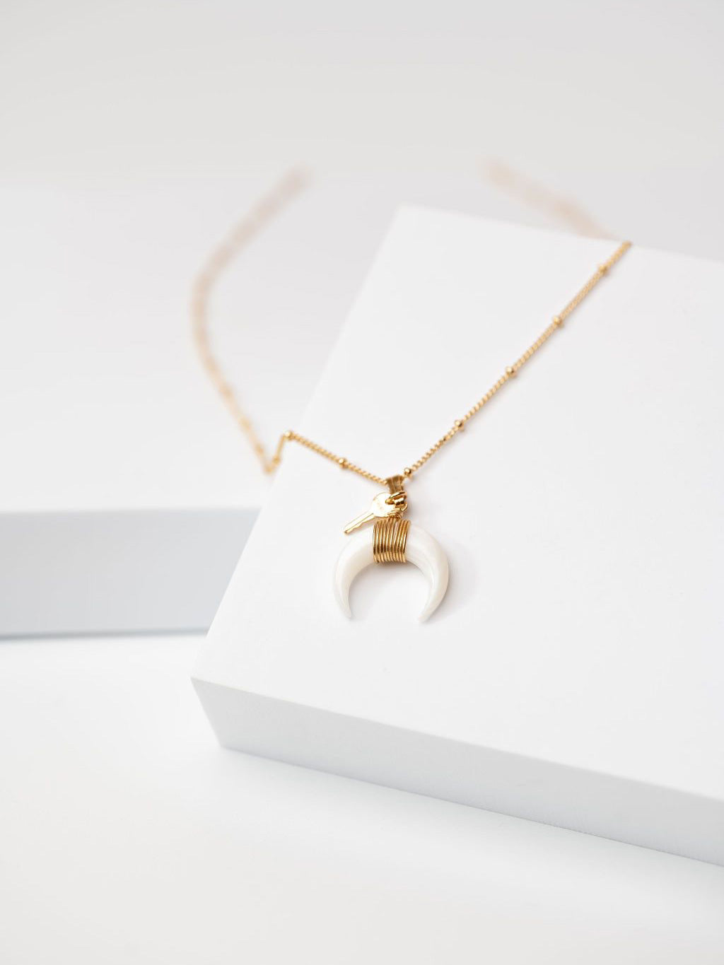 Hampton Handcut Circle Monogram Necklace – Frill Seekers Gifts