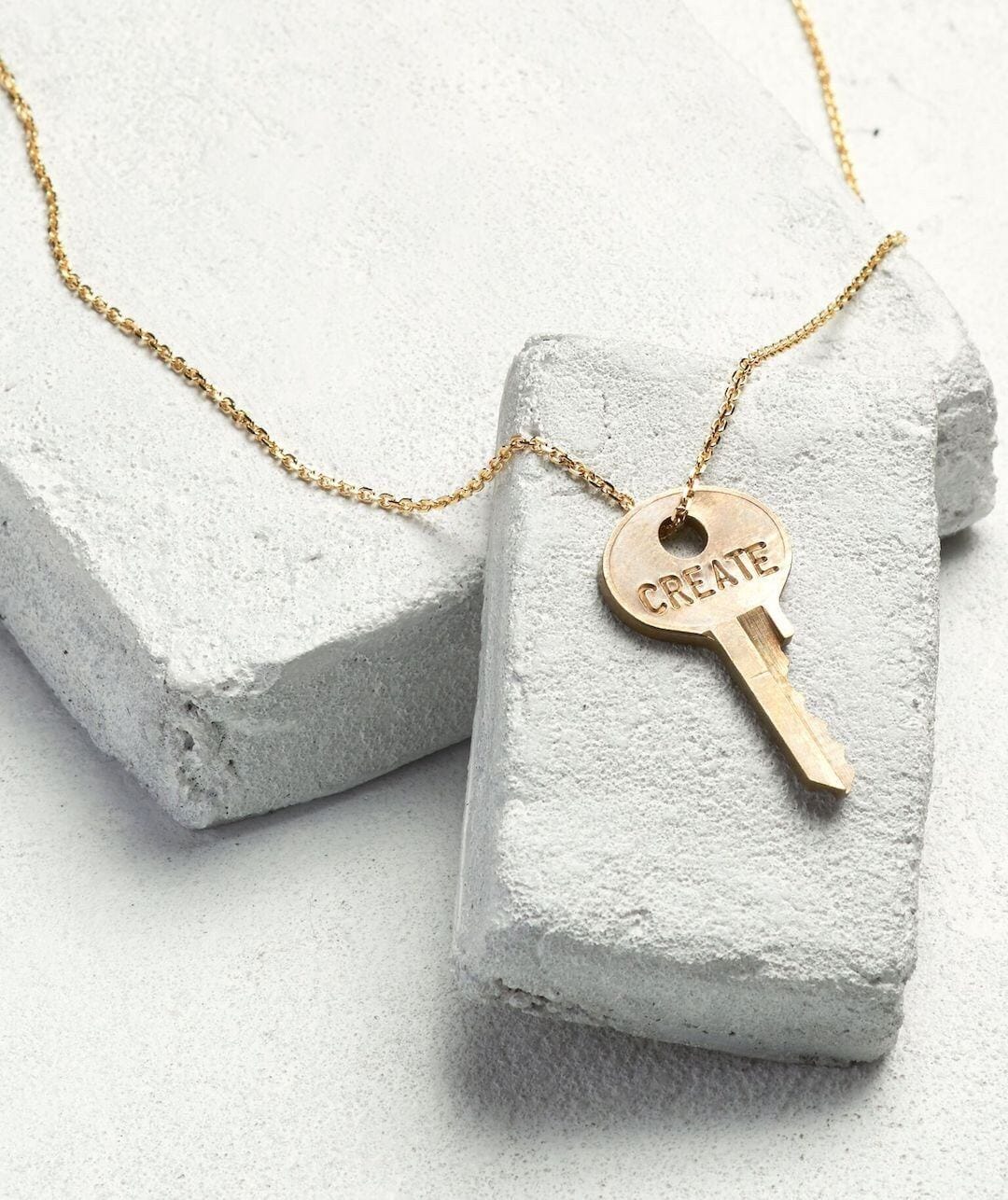 Dainty Key Pendant Necklace (Silver/Gold: Silver)
